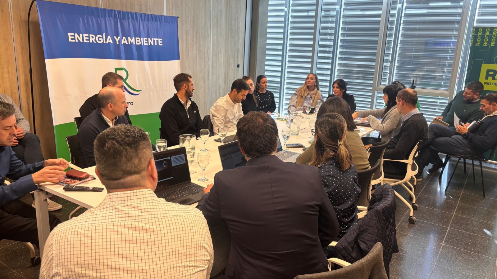 Reunión para evaluar el avance de las inversiones comprometidas por Vista Energy
