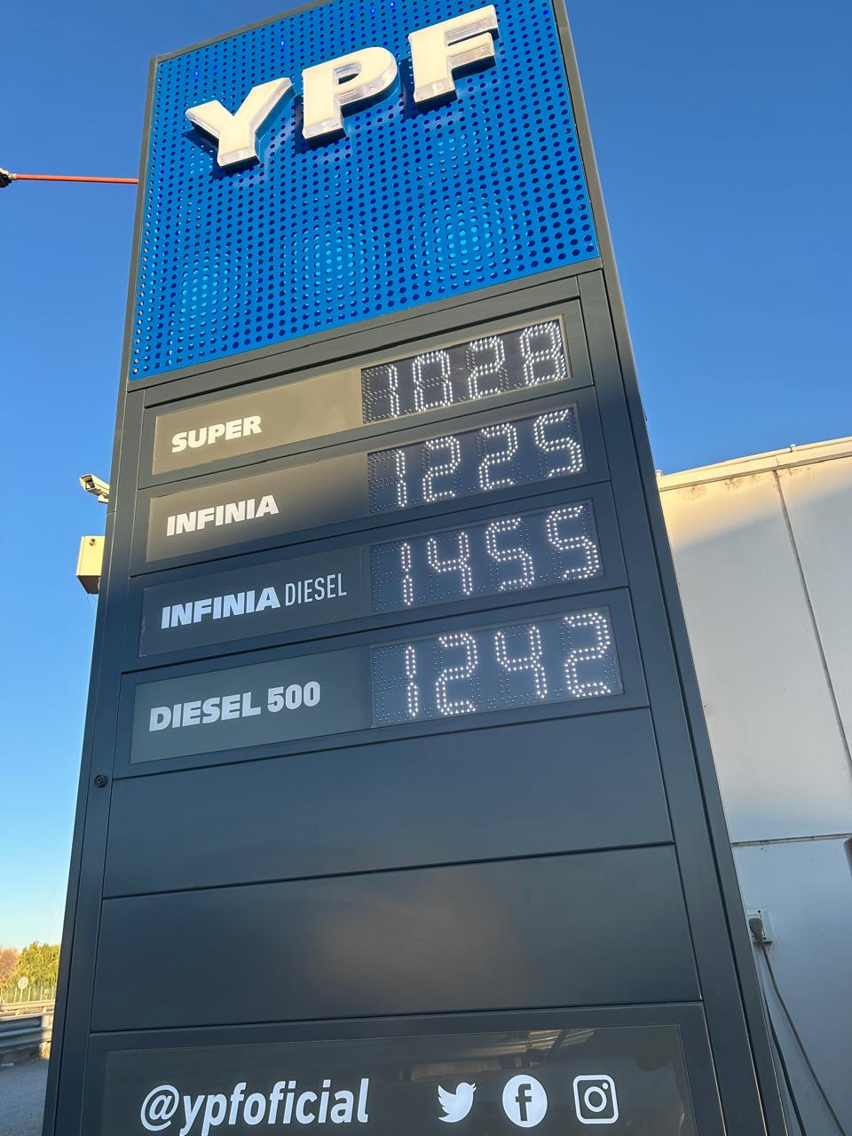YPF vuelve a mover el precio: leve suba en combustibles tras la baja histórica de mayo