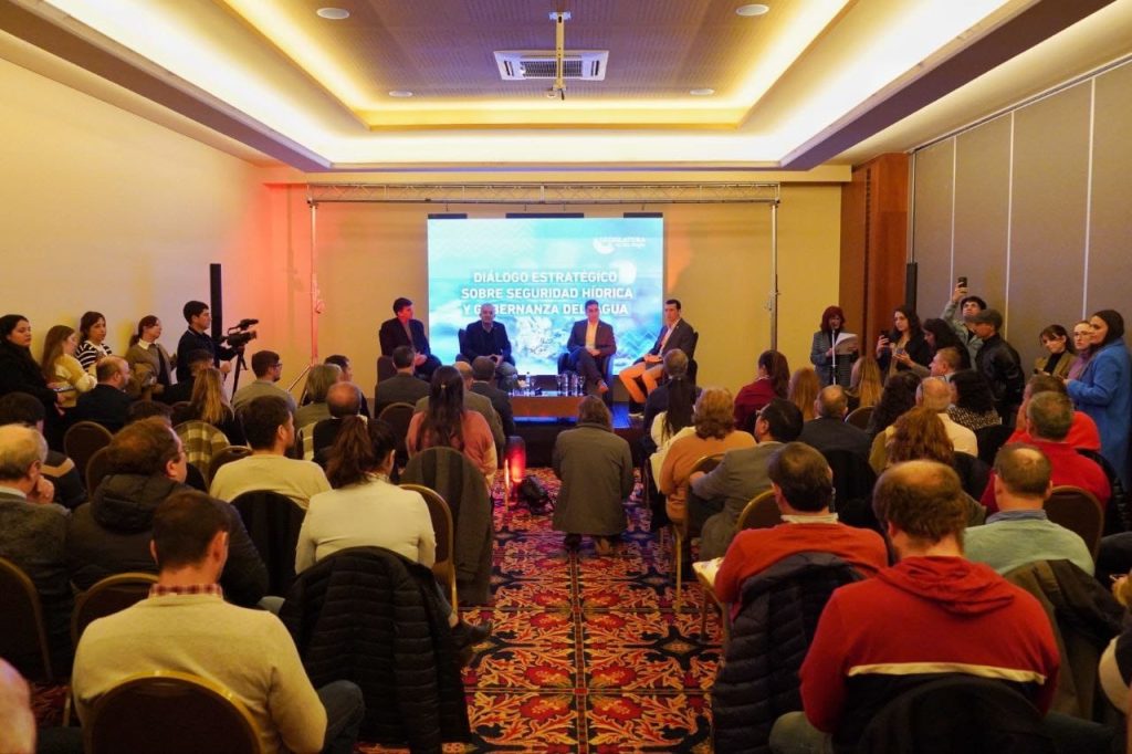 En Viedma se debatieron los desafíos que el cambio climático plantea en la gestión del agua
