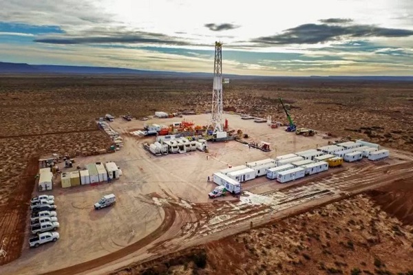 Vaca Muerta extiende sus horizontes: Argentina busca exportar petróleo a India y China