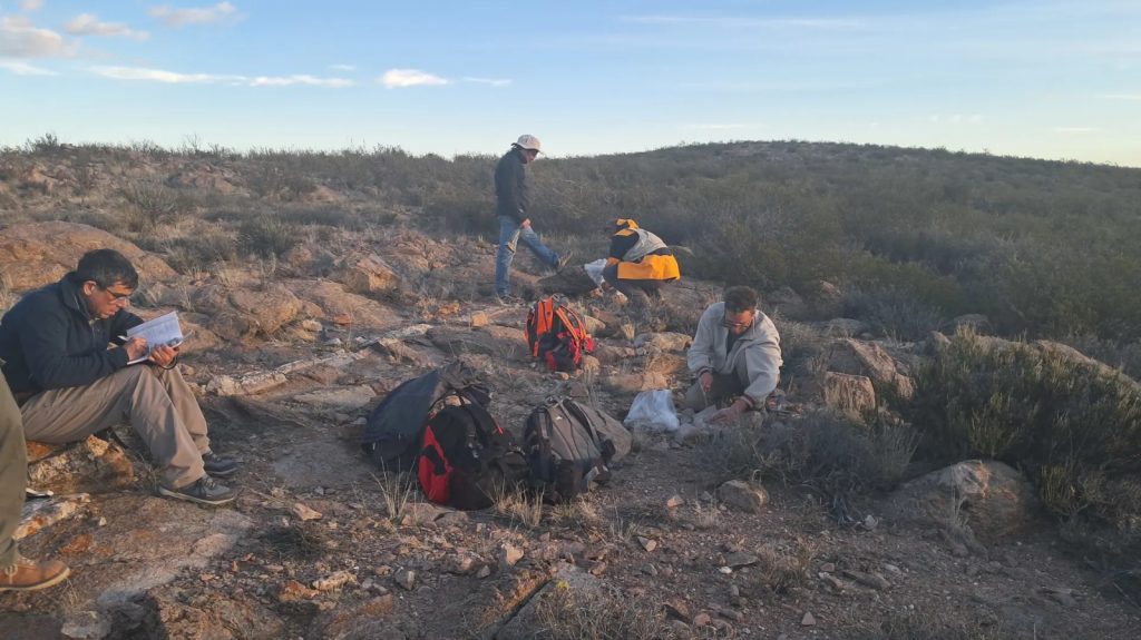 Río Negro estudia su potencial de litio junto al SEGEMAR
