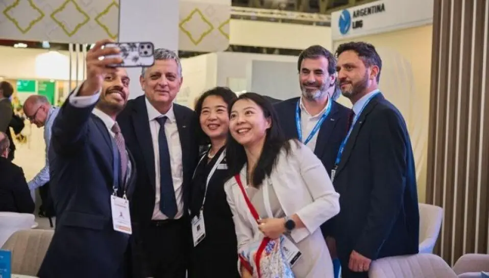 YPF define con astilleros de China y Corea la compra de FLNG que operarán frente a las costas rionegrinas