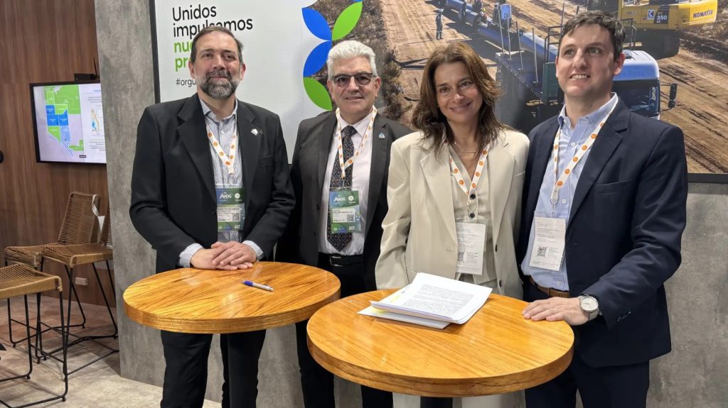 Río Negro y SEGEMAR firman convenio para evaluar riesgos geológicos en la cuenca de Ñirihuau