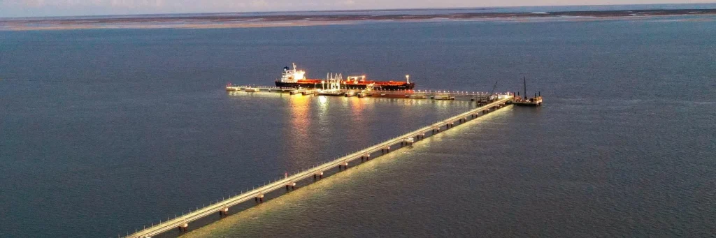 Histórico: operaron tres buques petroleros simultáneamente en Puerto Rosales