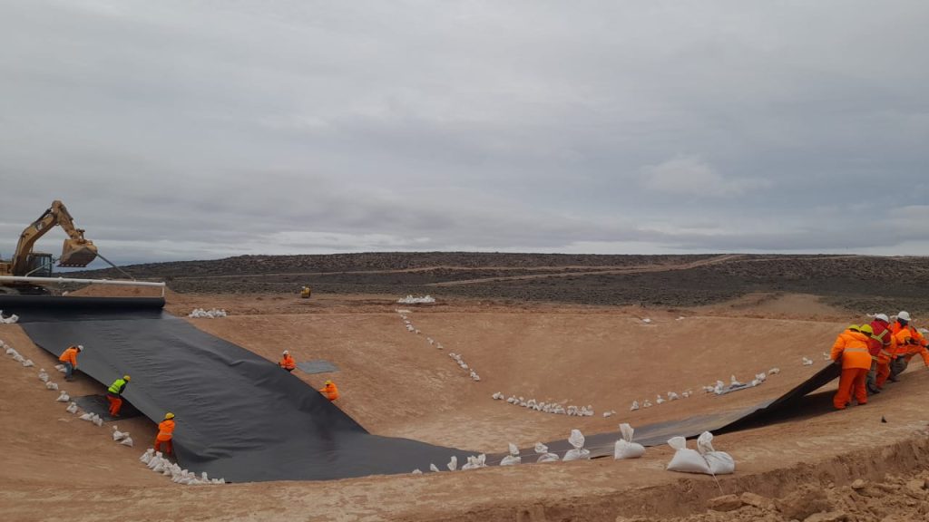 Cuenta regresiva en Calcatreu: avanza la instalación de la membrana que inicia la producción
