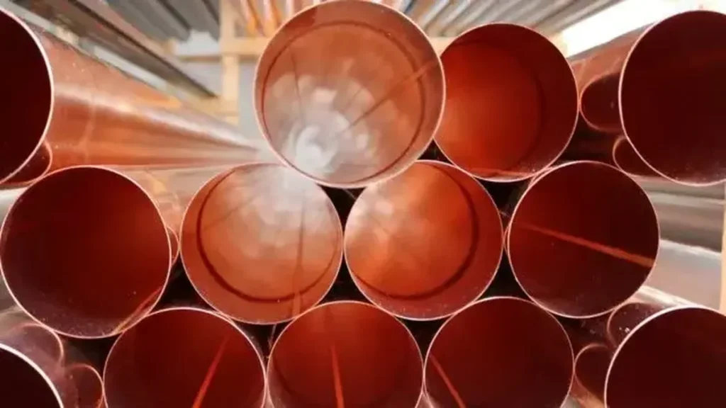 ICSG proyecta superávit de cobre en 2025 y advierte un posible déficit en 2026 por límites en el refinado