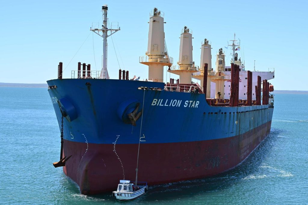 Río Negro se prepara para exportar GNL: ya están en el puerto los caños de Southern Energy