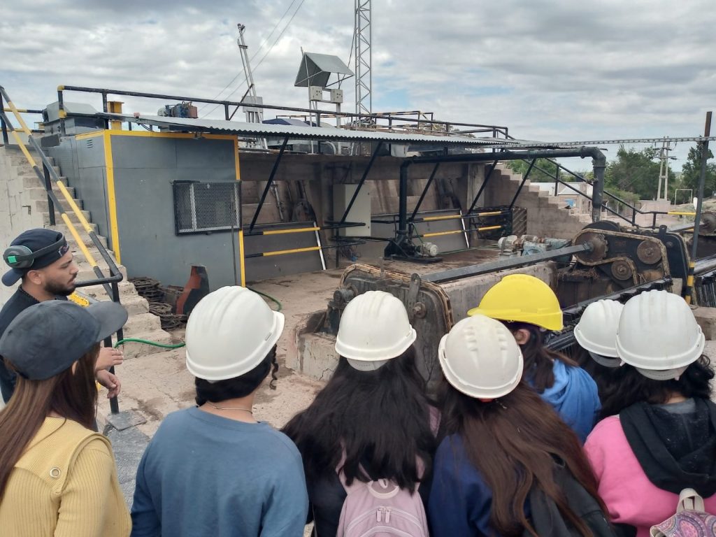 Estudiantes rionegrinos descubren cómo el agua se transforma en energía limpia