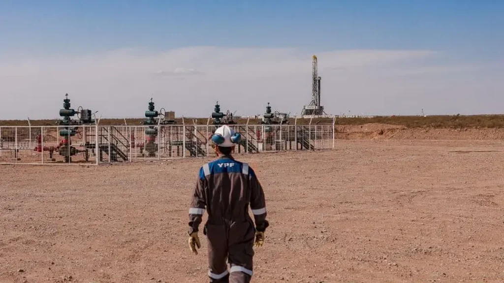 YPF llega a los 200.000 barriles diarios de shale oil y acelera su Plan 4×4 en Vaca Muerta