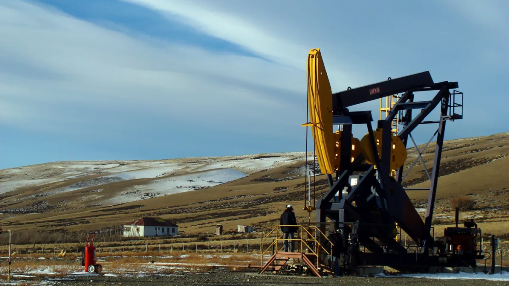 Golfo San Jorge ante una transición clave: un informe alerta por el declive, empleo en baja y presión fiscal en Chubut y Santa Cruz