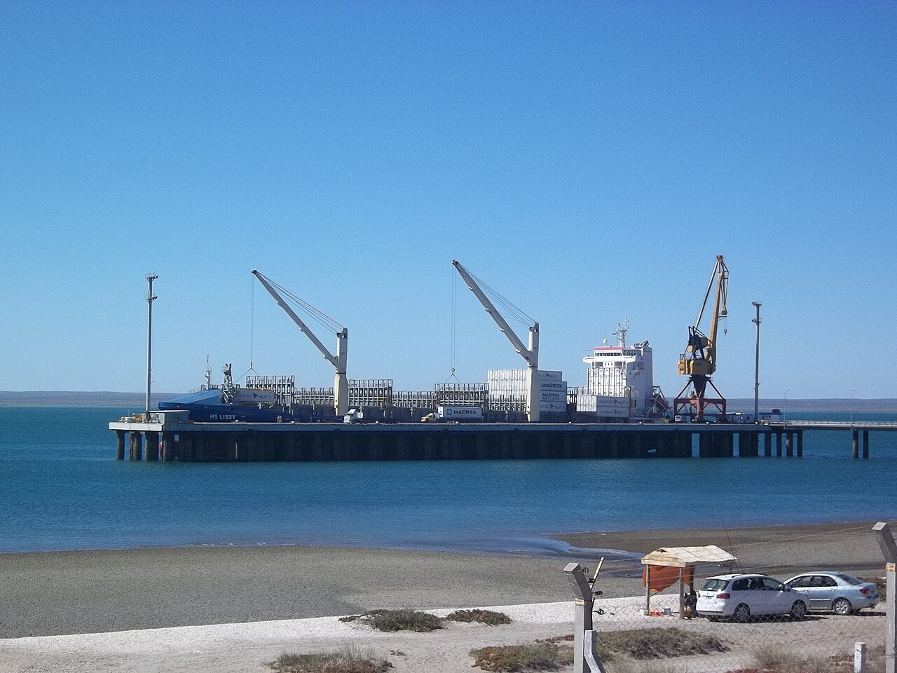 San Antonio Este se consolida como puerto logístico y proyecta un 2026 con más buques y cargas industriales