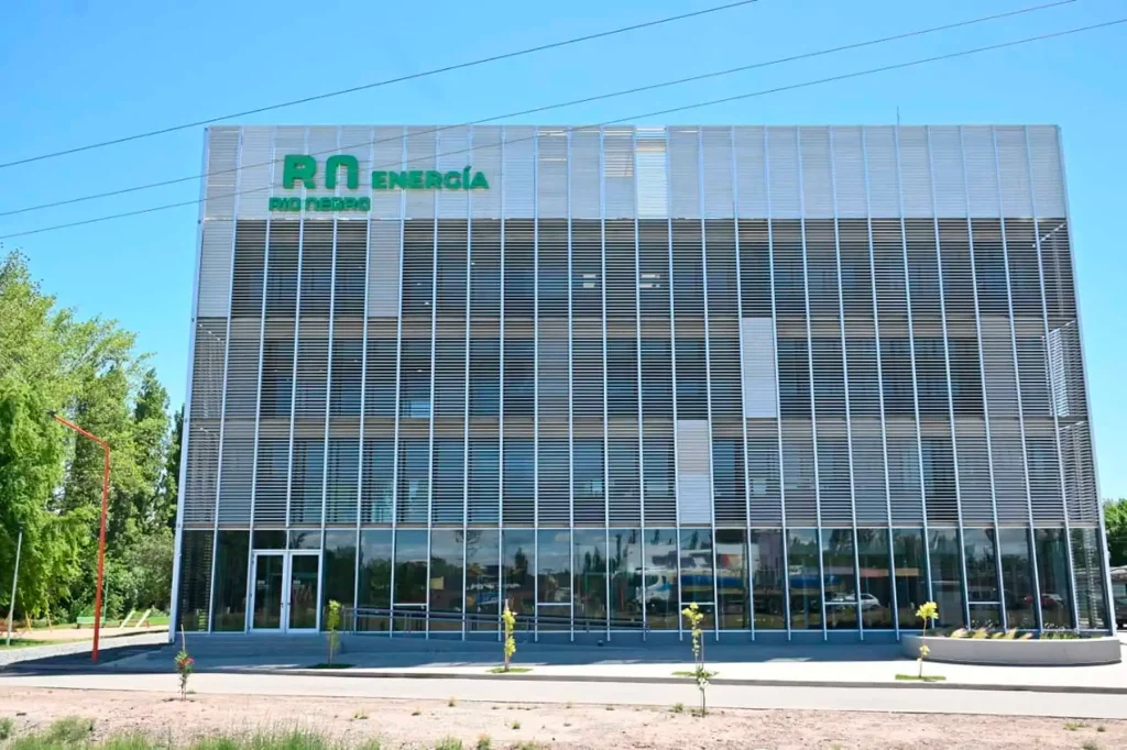 Represas del Comahue: firmaron en Cipolletti los contratos de concesión y transferencia