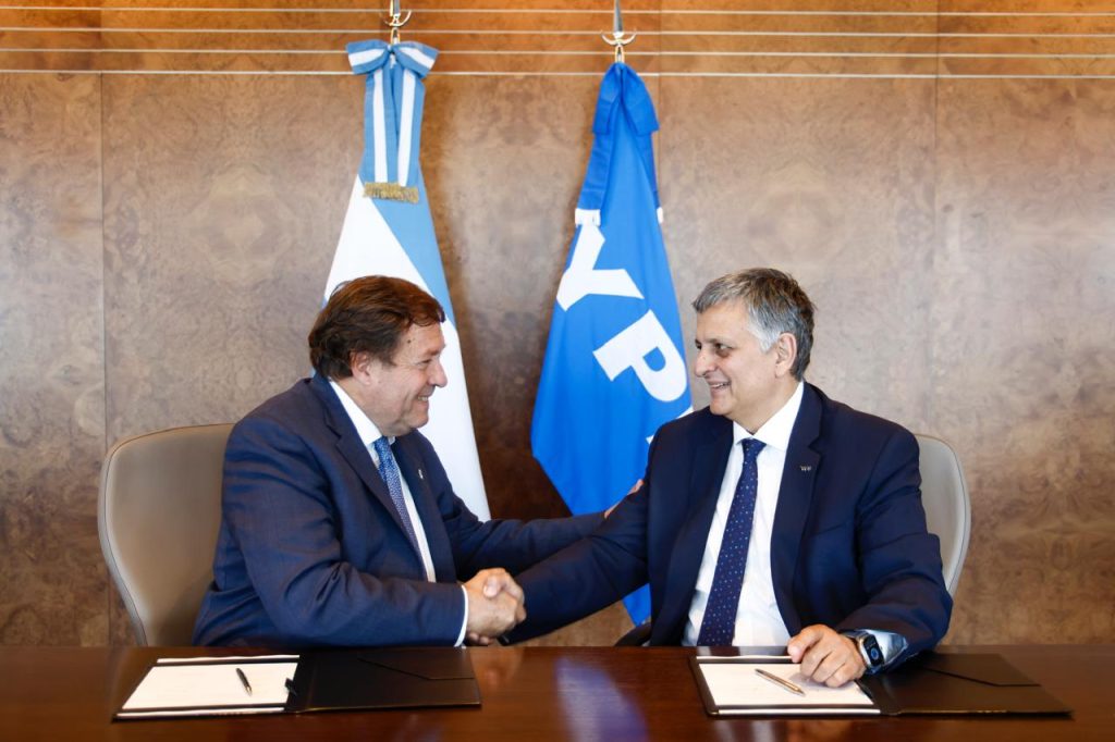 Todo encaminado para exportar GNL: YPF y Río Negro firmaron el acuerdo que faltaba