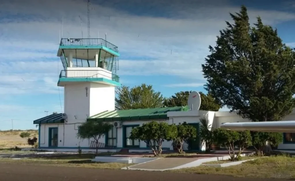 Aeropuerto de San Antonio Oeste: lo reactivarán con obras ligadas al proyecto de GNL de YPF en el Golfo San Matías