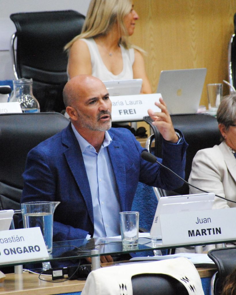 “Ahora tiran piedras, pero dejaron al país sin luz y terminaron todos presos”: Juan Martín cruzó a quienes votaron contra Argentina LNG y ratificó el respaldo al acuerdo