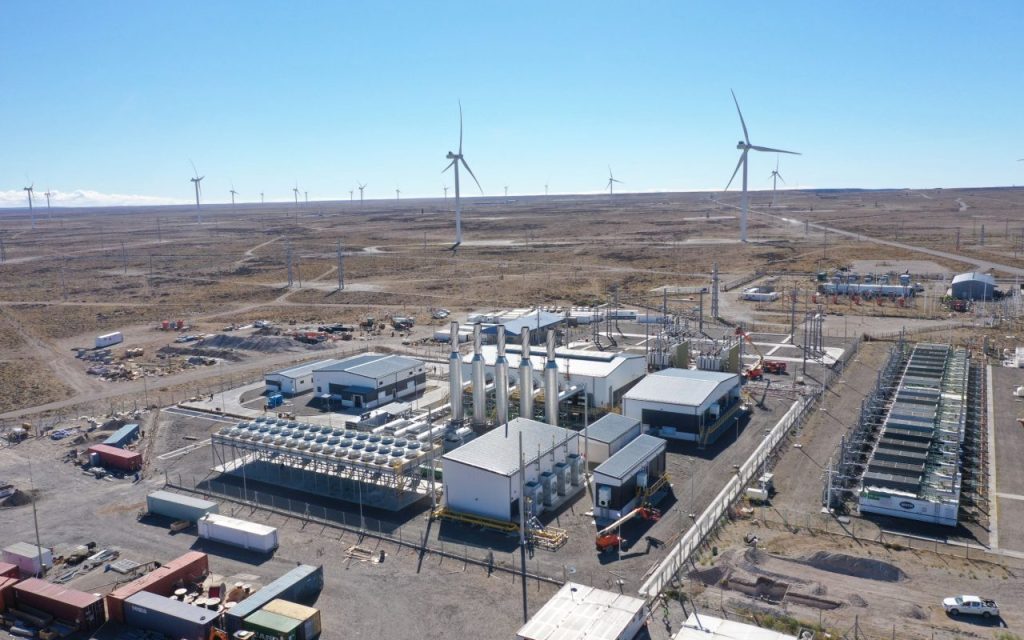 Pecom le compra a YPF Manantiales Behr, el gigante convencional de Chubut: 25.000 barriles/día y un salto a 35.000 en la cuenca