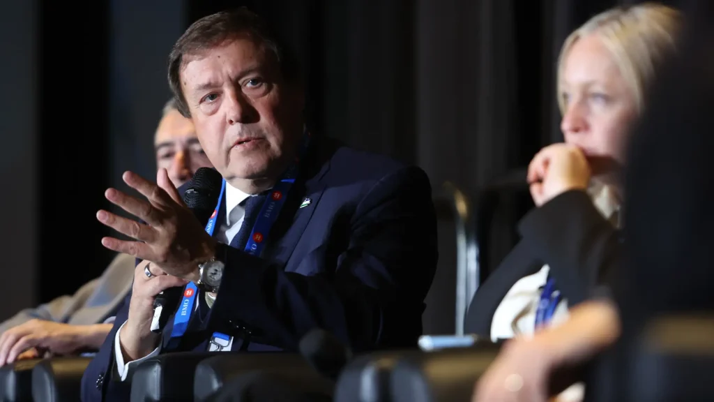 En Canadá, Weretilneck llevó a Río Negro a la cumbre minera mundial y apuntó al empleo joven como prioridad