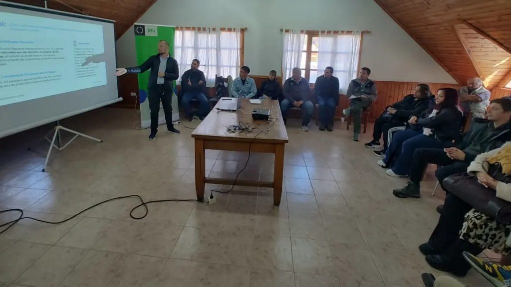 El Bolsón: jornada informativa para productores mineros sobre normativa y control de la actividad