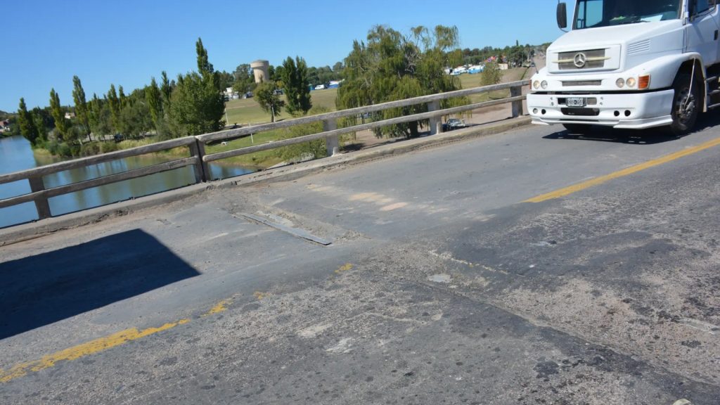 Río Negro pidió a Nación un informe por el estado del puente de Río Colorado en la Ruta 22