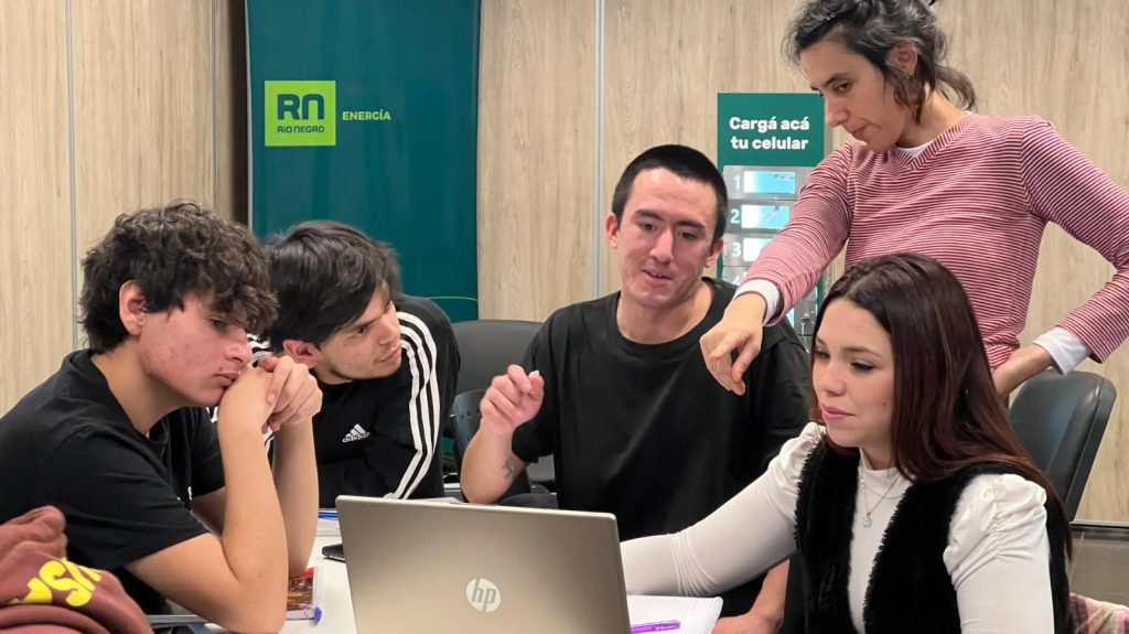 Nueva cohorte de la Diplomatura en Programación y Análisis de Datos llega a cuatro localidades rionegrinas