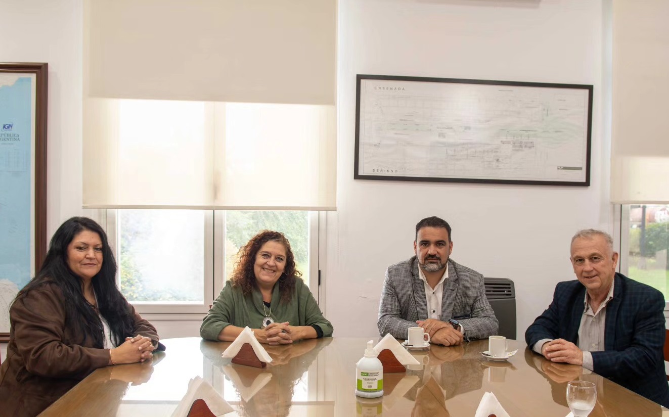 Camuzzi reactivó su proyecto de GNL en La Plata y sumó respaldo político en el puerto